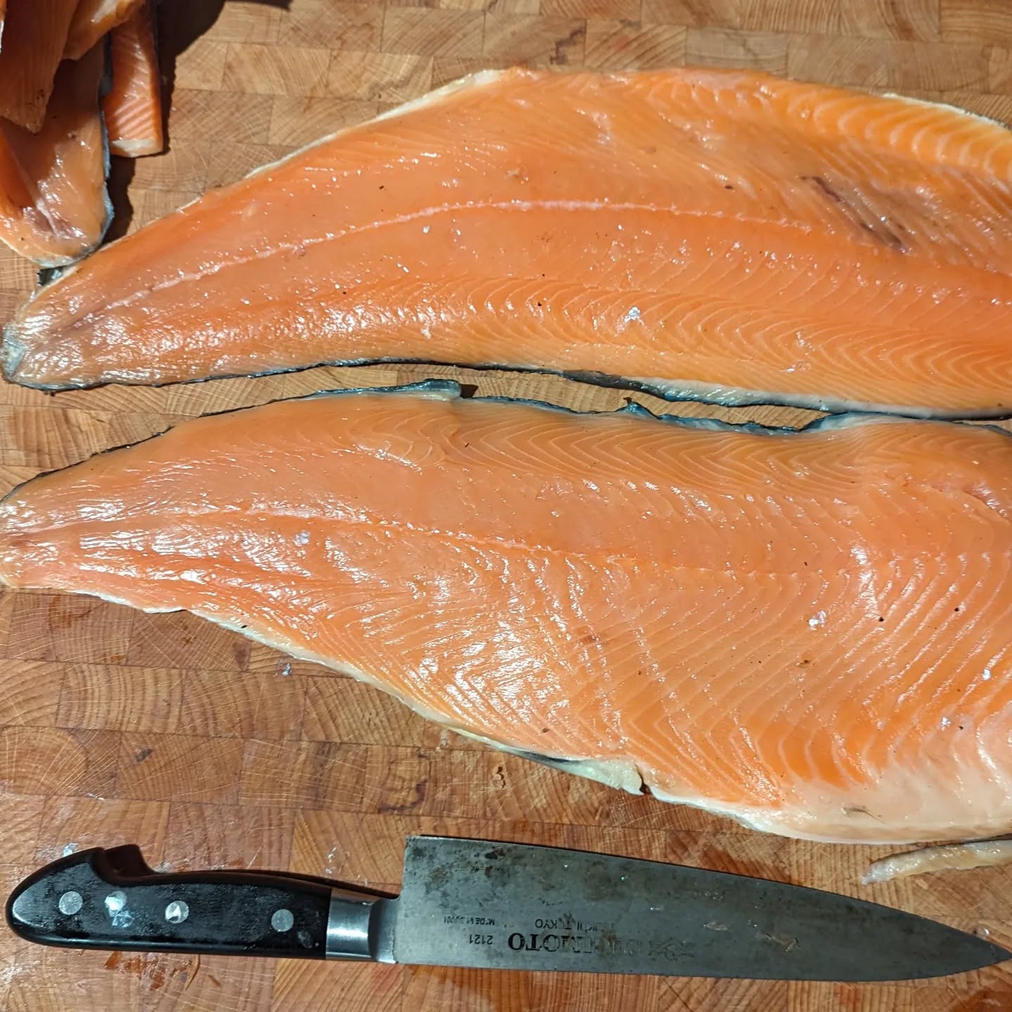 Salmon on offer as is often the case in the winter, so I picked up a couple, cured and smoked them.
